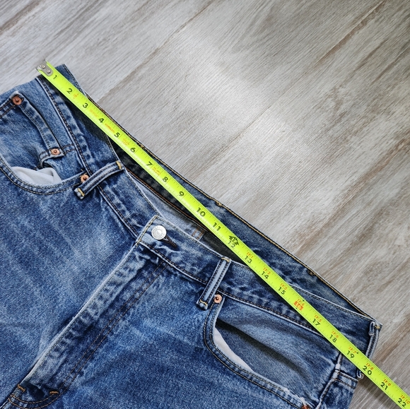 Levi's Med Wash Blue Denim Jeans High Rise Distressed Short Men's Sz 40x26 - Picture 4 of 9